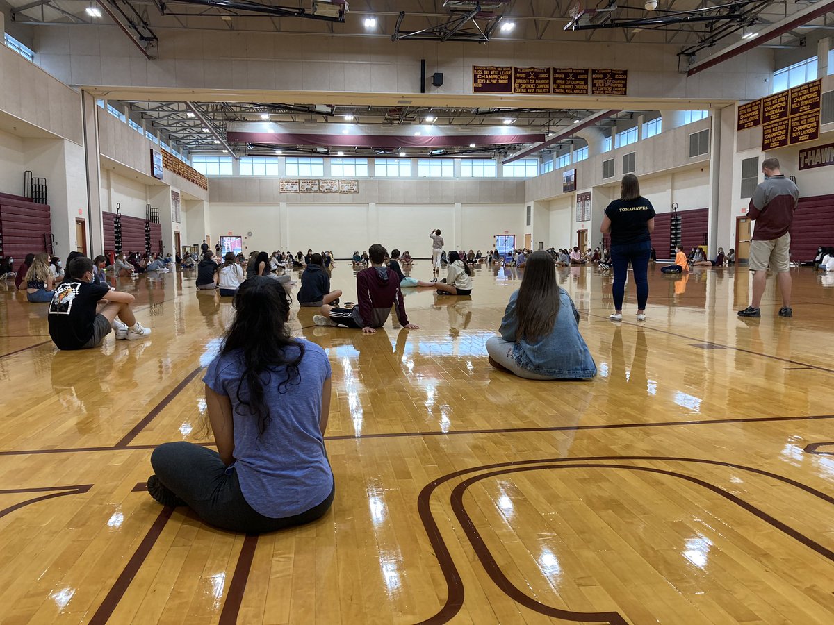 HsAlgonquin's tweet photo. Welcome back, Peer Mentors! Prep for next week’s Freshmen Orientation begins today, incl. important reminders about the trifecta of keeping us all safe &amp; healthy: wearing a mask, social distancing, &amp; hand washing. Thanks for your leadership today in setting the tone for the year! https://t.co/E3QvmbMpHp