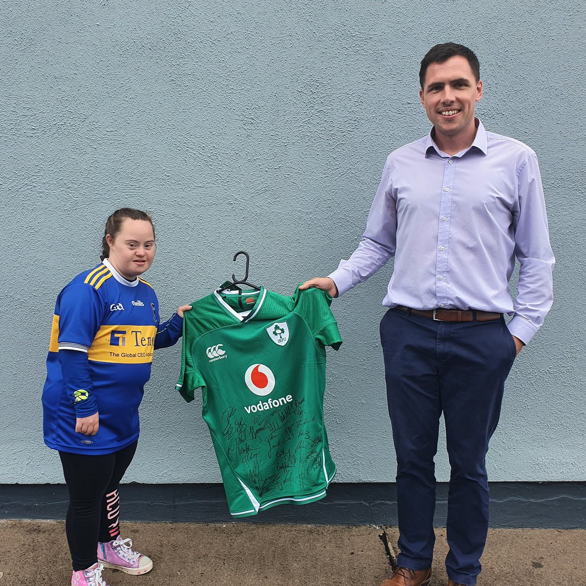 Donna Malone (@donnamalone21) on Twitter photo Jennifer was happy to receive this signed Irish rugby Jersey from Maurice Murphy. The prize include ticket's to a six nations game ( when supporters are let back in ๐) we were delighted to support the Sloyan family in the <a href="/RFCCastlebar/">castlebarrfc</a> fundraiser Jennifer was happy to receive this signed Irish rugby Jersey from Maurice Murphy. The prize include ticket's to a six nations game ( when supporters are let back in ๐) we were delighted to support the Sloyan family in the <a href="/RFCCastlebar/">castlebarrfc</a> fundraiser