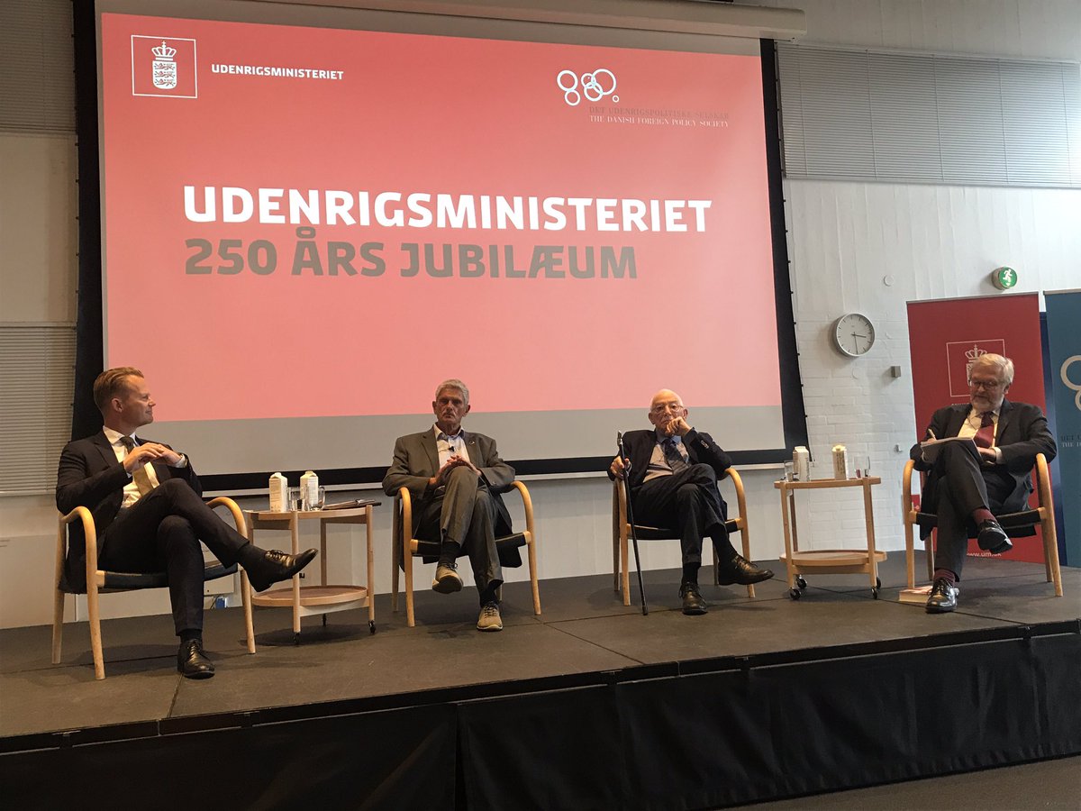 Denmark MFA 🇩🇰 (@danishmfa) on Twitter photo Udenrigsminister <a href="/JeppeKofod/">Jeppe Kofod</a> har besøg af tidl. udenrigsministre <a href="/lykketoft/">Mogens Lykketoft</a> & Uffe Ellemann-Jensen til en snak om moderne diplomati med dybe historiske rødder.
#dkpol #DKDiplomacy250 Udenrigsminister <a href="/JeppeKofod/">Jeppe Kofod</a> har besøg af tidl. udenrigsministre <a href="/lykketoft/">Mogens Lykketoft</a> & Uffe Ellemann-Jensen til en snak om moderne diplomati med dybe historiske rødder.
#dkpol #DKDiplomacy250