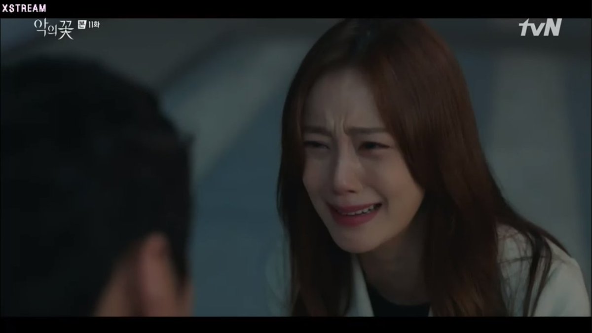 Cha Jiwon begging on her knees is sooo heartbreaking. Ugh, but Jaeseop just wont budge.  #FlowerOfEvil