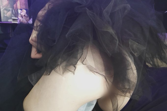 You know you wanna see more of this lil fairy of death 🖤 https://t.co/FDpytPTGxH https://t.co/ya47YM