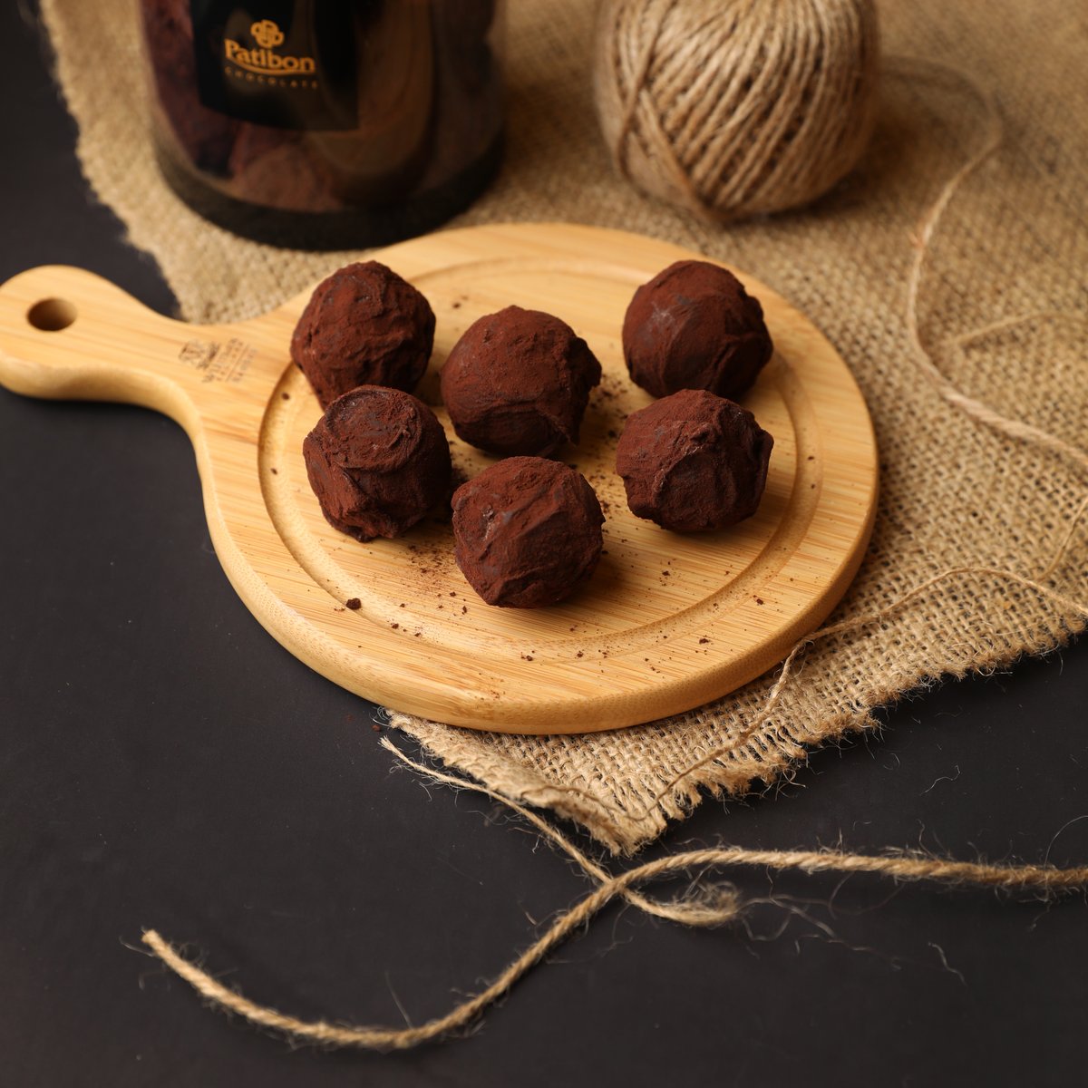 LeMall_Lb's tweet photo. Bites of delight! Enjoying our chocolate truffles from Patibon Chocolate

#LeMall #Chocolate #ChocolateTruffles #Bites #Dessert #ChocolateShop https://t.co/GkyS3f5A42