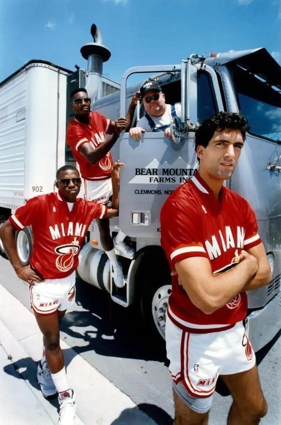 JasmineLWatkins's tweet image. NBA teams don’t take pics like they used to