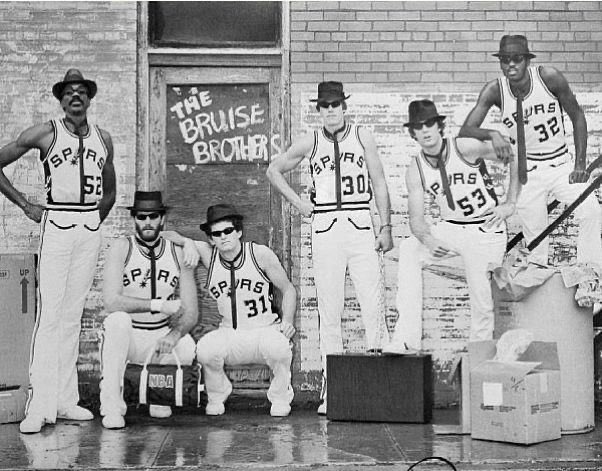 JasmineLWatkins's tweet image. NBA teams don’t take pics like they used to