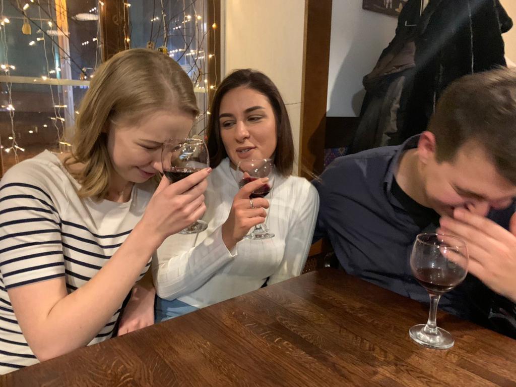 Thronior's tweet photo. A photo of you in january 2020, blissfully unaware

Throwback to a friend's birthday party in a restaurant just having fun and not knowing about the revolution or anything like that https://t.co/IXWbRWhEbO