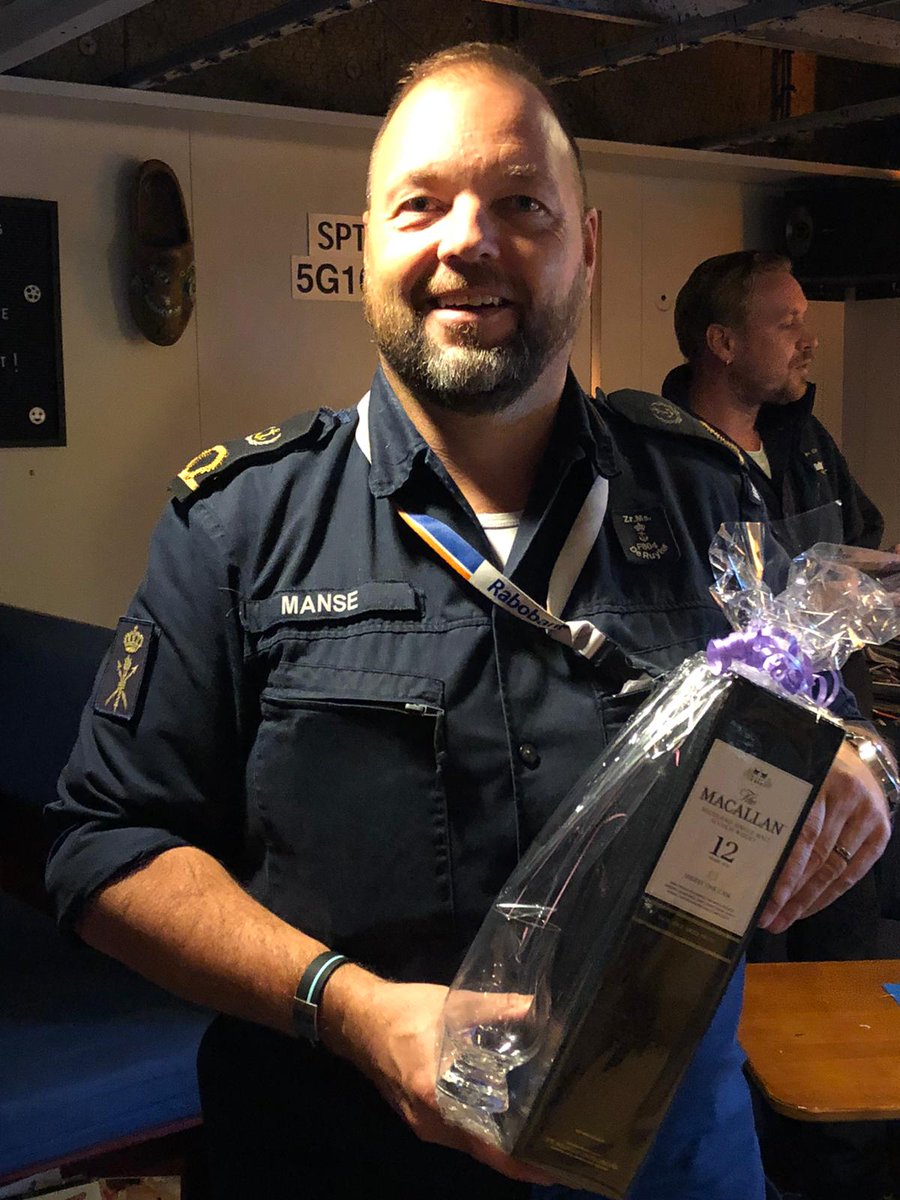DaveM30877611's tweet photo. Vandaag mijn laatste officiële dag als CDE van Zr. Ms. De Ruyter . 2 mooie jaren gehad. Iedereen aan boord bedankt voor de steun die ik heb mogen ontvangen en specifiek het gouden bal voor de lekkere verrassing vandaag. Op naar nieuwe uitdagingen! https://t.co/BMmoVrmgrz