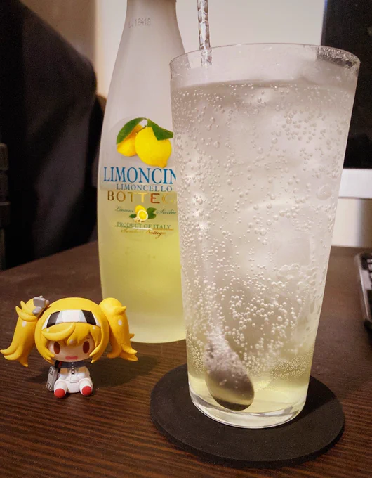 リモンチェッロのソーダ割り?

今宵もサルーテ!でイタリア勢が振舞ってたカクテルですね。ポーラさんにとっては水と同じなんだろうなぁ…。 