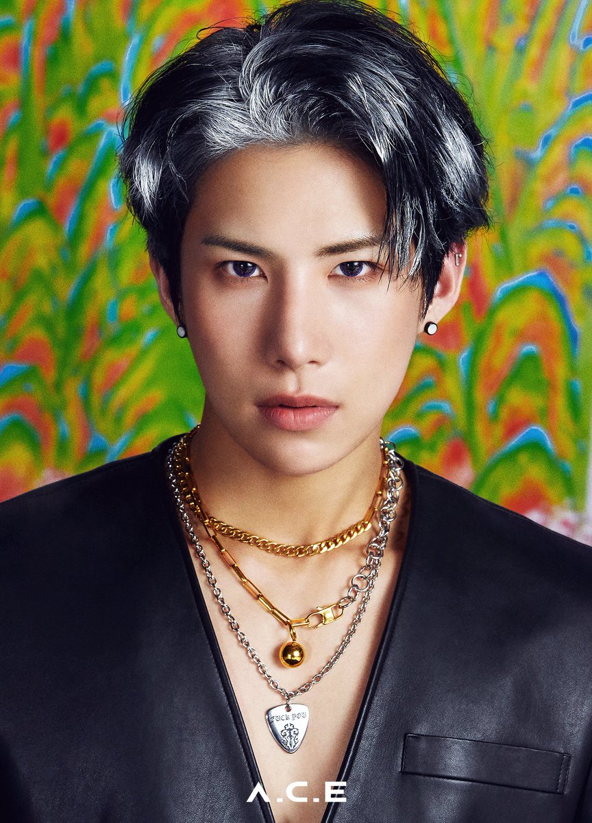 Wow (Kim Sehyoon) main dancer, vocalist, rapper né le 15 mai 1993. Il a été trainee pendant 1 an chez YG mais est parti. Il a aussi fait partie de plusieurs chorégraphies et de drama. C’est le membre qui danse sur les musiques de girls group.