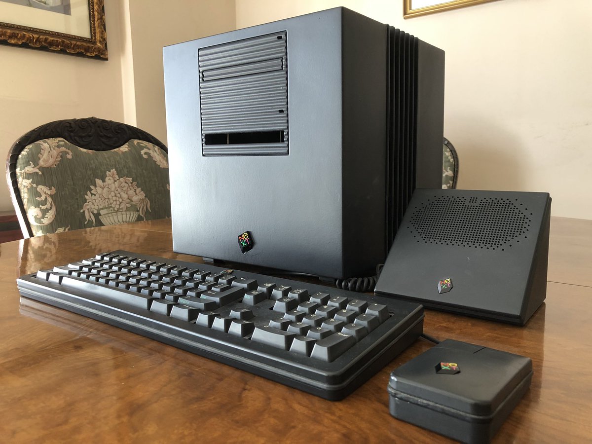 pablonegre's tweet image. I m gonna start posting my nice vintage computer collection, let’s start with the amazing #nextcube