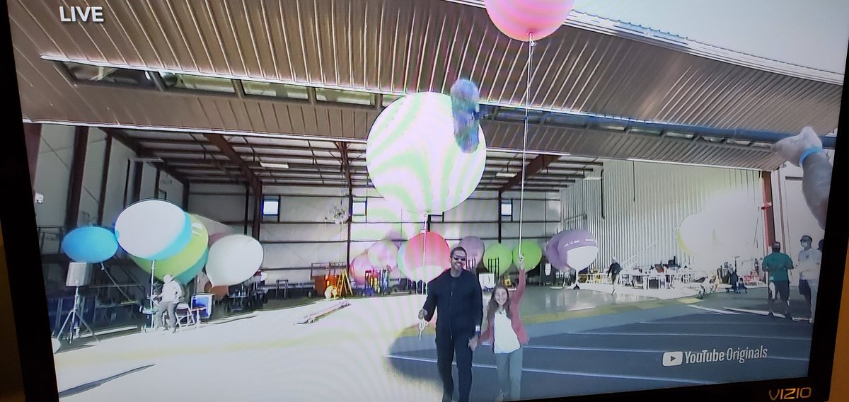 David Blaine wanting to hurry it up because the balloons are heating up while simultaneously reassuring his daughter that everything is fine has me ANXIOUS. #DavidBlaineAscension