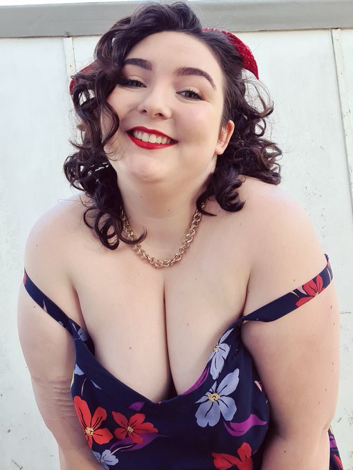 I want you to come join my $5 Onlyfans 😘 I post full length videos every week, love making customs and