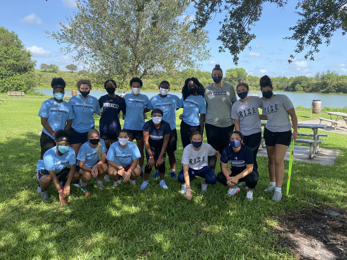 A fun morning team activity out at the park! 🌴🏈🎾