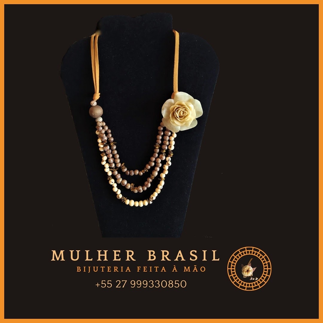 MulherBrasil2's tweet photo. LANÇAMENTO PRIMAVERA VERAO,🌺🌼🌻🌷🌸
Da coleção Brasil em flor, o colar Flor do Cerrado, é composto  por sementes de tons neutros, pedras olho de tigre, e madeira. Com um aplique de flor de escama de peixe, na lateral é finalizado por couro camurça.
Investimento: 250,00
#Brasil https://t.co/5Y1cbAcCwG