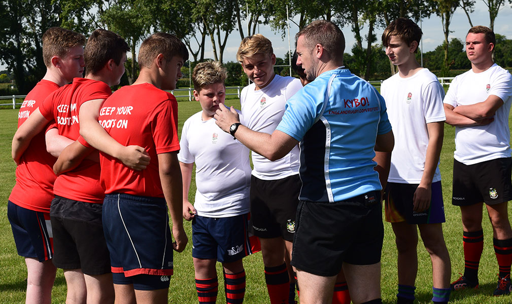 Match Officials! As we move to Stage D on the Return to Community Rugby Roadmap, read a message bit.ly/3brvSIb from @michael_RFURef about how referees can practice core skills. 🏉🏋️🏃 @ERRefereesAssoc #crouchbindgrow