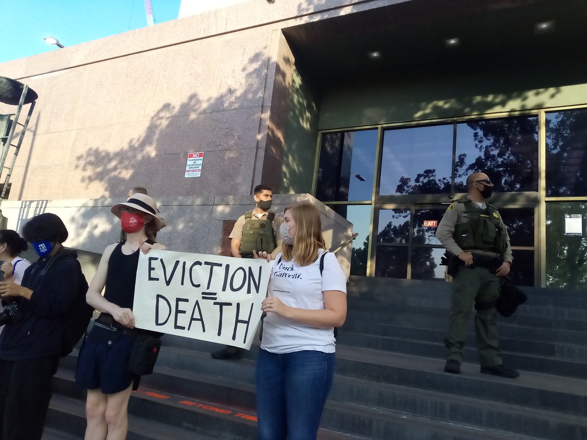 We need more folks on the other side of the courthouse at Hill / 1st!
#NoEvictions