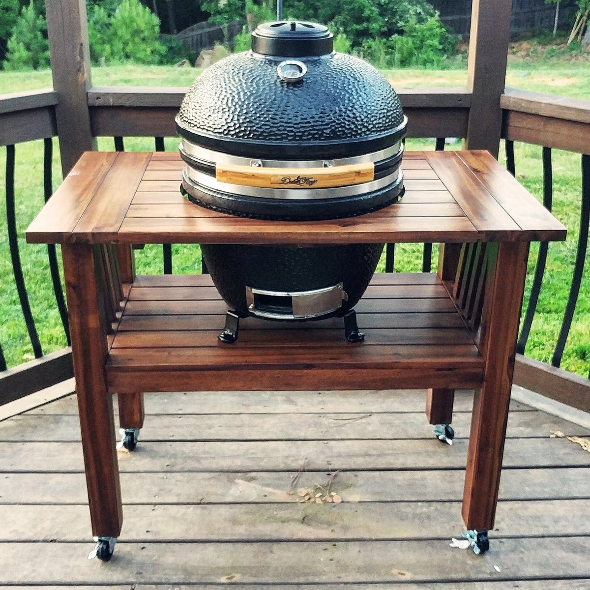 Grilling Season isn't quite over yet and our Duluth Forge Kamado Grills can cook up some delicious smoked BBQ. Click the link below to shop now.👇 🥩:bit.ly/2GAmx1d