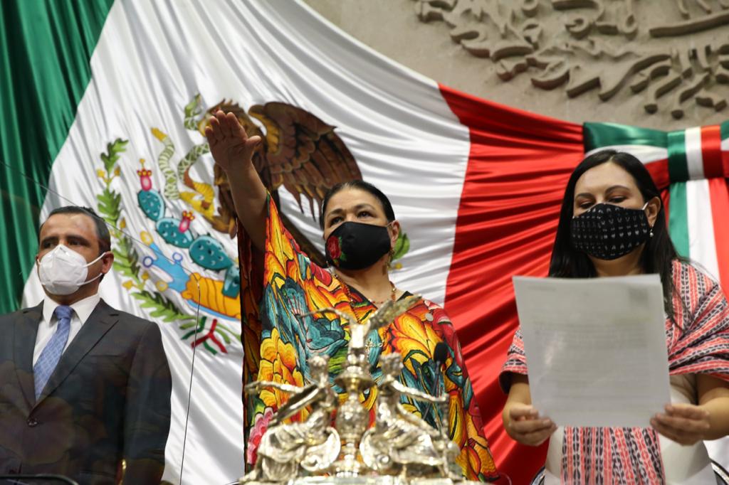 DulceSauri's tweet photo. Agradezco a mis compañeros y compañeras diputadas por la oportunidad de presidir la Cámara de Diputados el 3er año de legislatura. Voy a dar lo mejor de mí misma para que en el marco de la legalidad, fluya el trabajo legislativo en un año de complejos retos para nuestro país. https://t.co/N1JssB66Vp