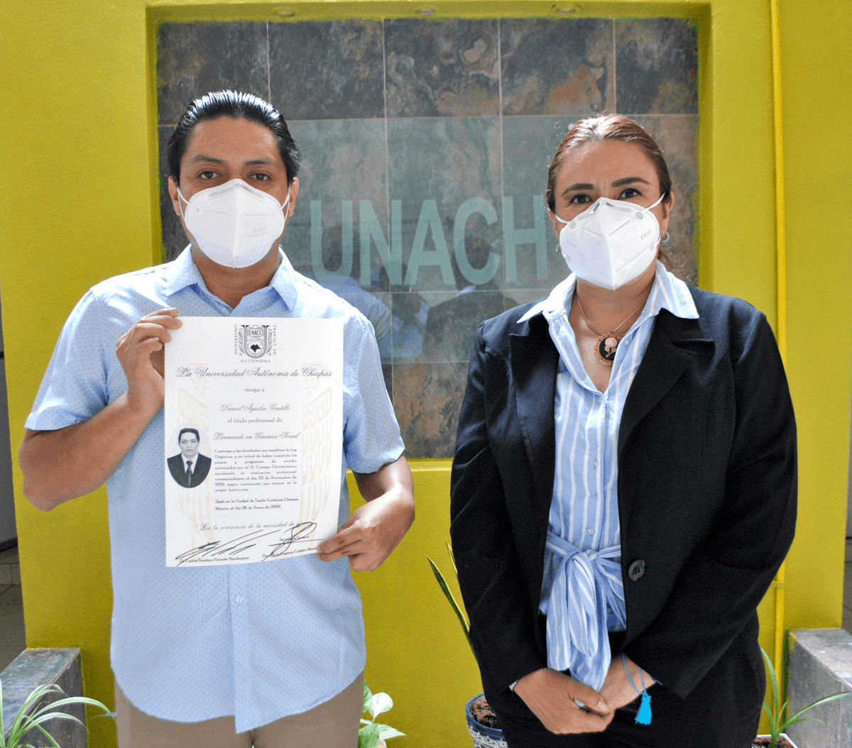 cedesunach's tweet photo. Nos congratulamos el alumno Daniel Aguilar Gordillo al cual hicimos entrega de su Título como Licenciado en Gerencia Social, mediante Examen Profesional por Tesis denominada: Limitantes de la comercialización del maíz en el municipio de Jiquipilas, Chiapas. Éxitos.
#OrgulloCEDES https://t.co/2Tew63sBbT