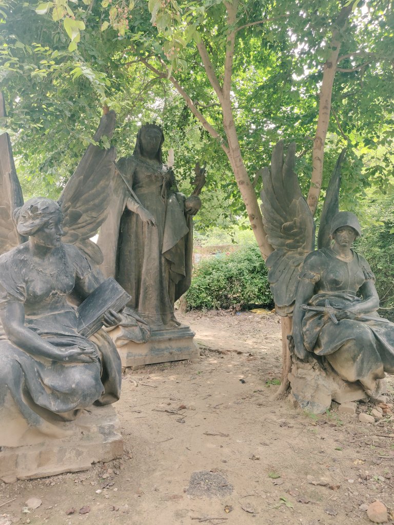 The more interesting story is of the statues behind the library, once part of the main entrance, were shifted to the back (& I had to hide from the guards to take this picture) because they symbolised bowing down to the Queen & some such rhetoric that kept political flames alive