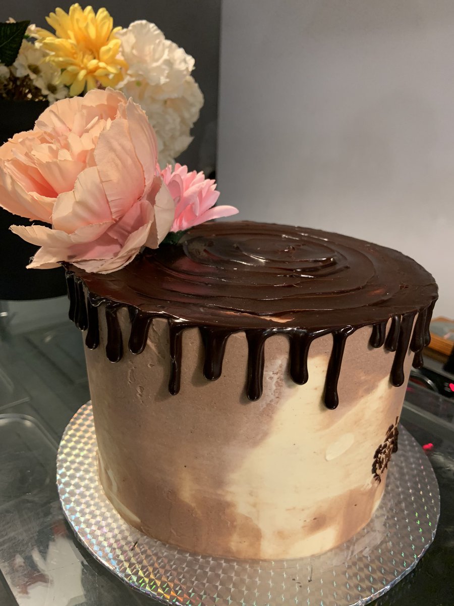 CakesRaisins's tweet photo. A cake for the win https://t.co/VLctwifmH2