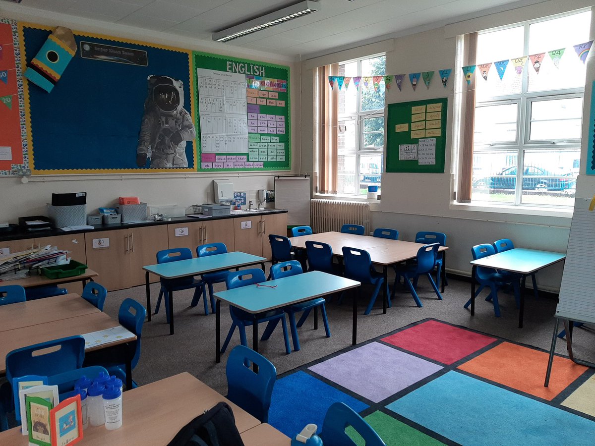 MrRhodesteach's tweet photo. Tomorrow is day I continue on this teaching career. Looking forward to seeing lots of new eager faces. It's nice when staff compliment your classroom. #primaryschool #primaryteacher #nqt https://t.co/uKNGs7weQH