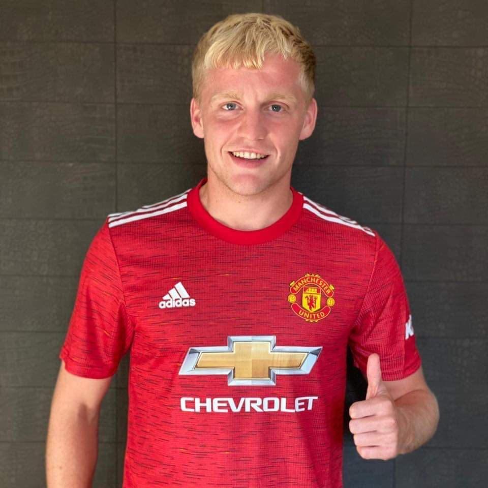 Husseinceshkoro's tweet photo. Welcome home Donny. Welcome to the best club in English soil. Can’t wait to see you link up with Pogba and Bruno. 
#DonnyIsRed 
#donnyvandebeek https://t.co/dTq0sKovvK