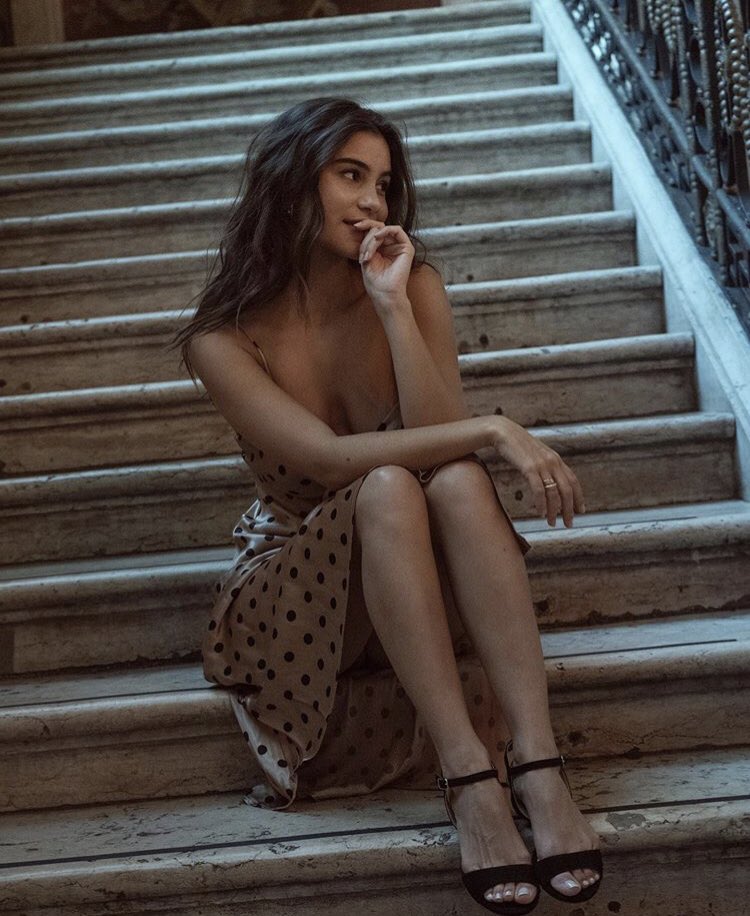 — 𝐼𝑙 𝑙𝑎𝑖𝑠𝑠𝑒 𝑠& #39;𝑎𝑐𝑐𝑜𝑚𝑝𝑙𝑖𝑟 𝑙𝑒 𝑝𝑟𝑜𝑑𝑖𝑔𝑒 𝑑𝑒 𝑠𝑒𝑠 𝑚𝑎𝑖𝑛𝑠, 𝑒𝑡 𝑖𝑙 𝑒́𝑐𝑙𝑎𝑖𝑟𝑒 𝑙𝑒 𝑚𝑜𝑛𝑑𝑒 𝑝𝑜𝑢𝑟 𝑛𝑜𝑠 𝑦𝑒𝑢𝑥 𝑞𝑢𝑖 𝑛& #39;𝑣𝑜𝑖𝑒𝑛𝑡 𝑟𝑖𝑒𝑛.𝑆𝑖 𝑙𝑒 𝑏𝑜𝑛𝘩𝑒𝑢𝑟 𝑒𝑥𝑖𝑠𝑡𝑒, 𝐶& #39;𝑒𝑠𝑡 𝑢𝑛𝑒 𝑒́𝑝𝑟𝑒𝑢𝑣𝑒 𝑑& #39;𝑎𝑟𝑡𝑖𝑠𝑡𝑒 —