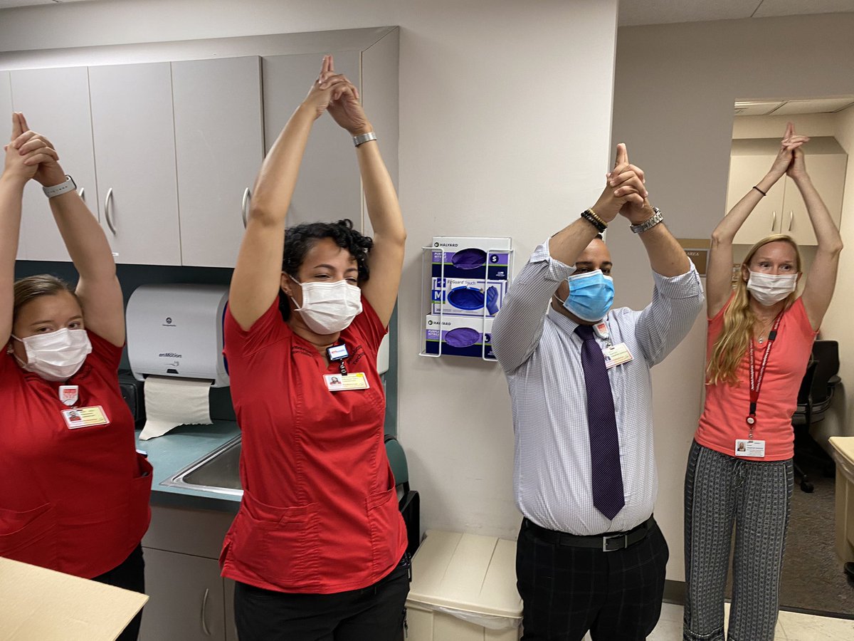 We loved getting our #NYPBeHealthy stretches in with <a href="/CarenaLowenthal/">Carena Lowenthal</a> today in Outpatient Lab! 🙏@georgiagianno @AngelaGP_NYPHV