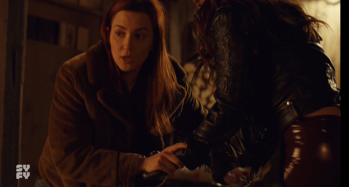 viking_elf's tweet photo. 2/3
They chat & see Doc arrive... supposedly
Nicole looks up
cuts to Doc
cuts back to Nicole feeling sick
While leaving, she looks @ *something*
Cuts to Doc LOOK at EMBERS flying! See Gif on next tweet
Doc walks on deck - Nicole is gone
#WynonnaEarp #MultipleTImelinesTheory https://t.co/lhP9vzTtAs