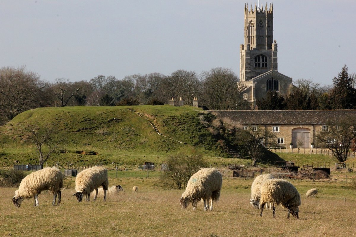 northantswalks's tweet photo. Lots of you doing my Fotheringhay walk at the moment which I cannot recommend enough. It has so much history attached from where...
1. Mary Queen of Scots was executed
2. Richard III was born
We're not just pretty countryside Northamptonshire. We are History too @NN_BestSurprise https://t.co/qRmAkcGc4u