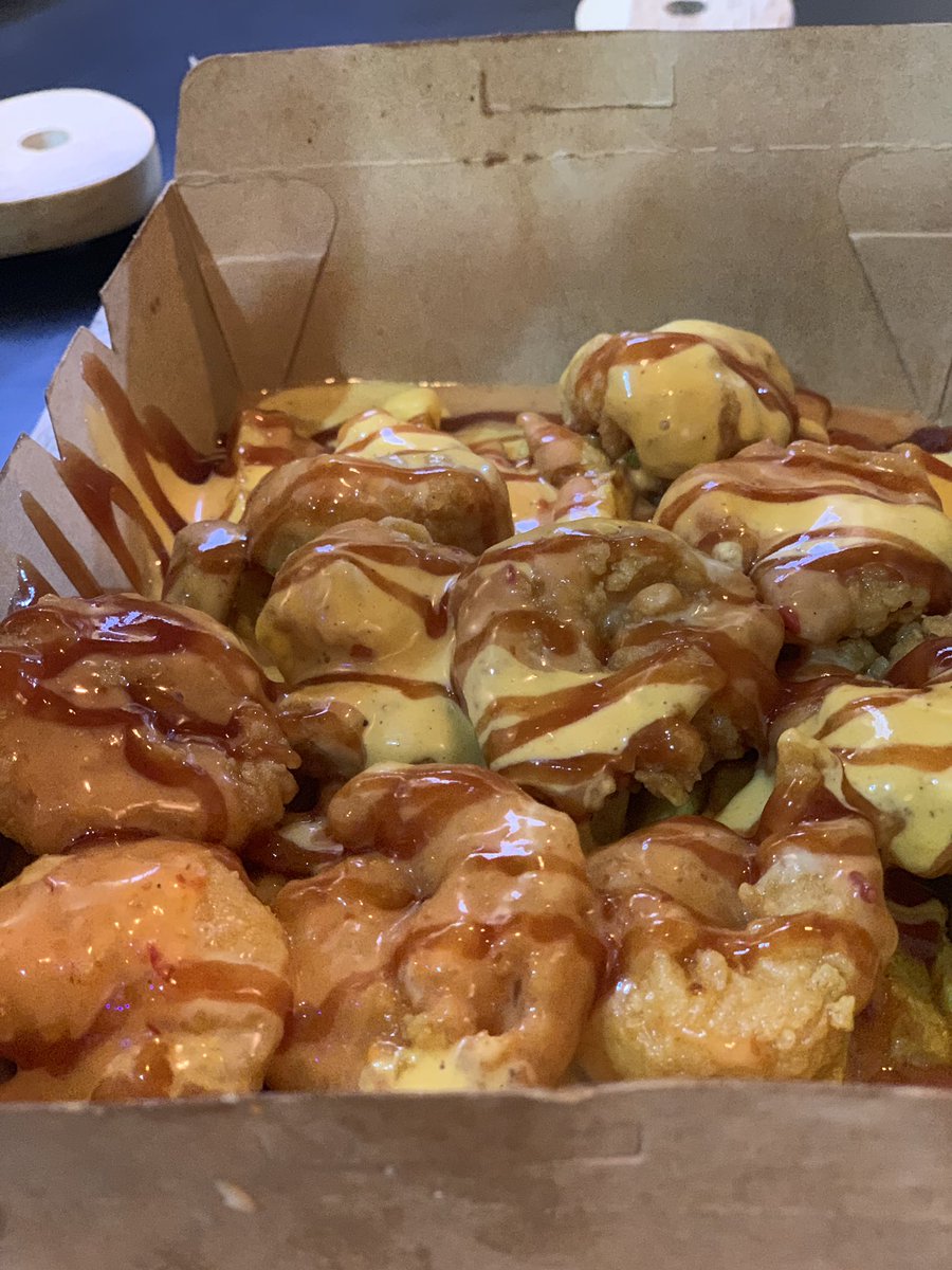 swigr5's tweet photo. 📌 مطاعم🍴:
عشاء اليوم كان في "فريرا فرايز"  @frirafries.
📍حي المرسلات - طريق الملك عبدالله
من أفضل المطاعم الخفيفة بشمال الرياض ينفع عشاء،الأسعار جداً مناسبة والخدمة سريعة، وصاحب المطعم محترم و يشرف عليه بشكل مباشر. ينفع لعشاق اللغوصة🤤
أكرر الزيارة👍🏻 
https://t.co/Af7IwmBctD https://t.co/iArCFuou1U