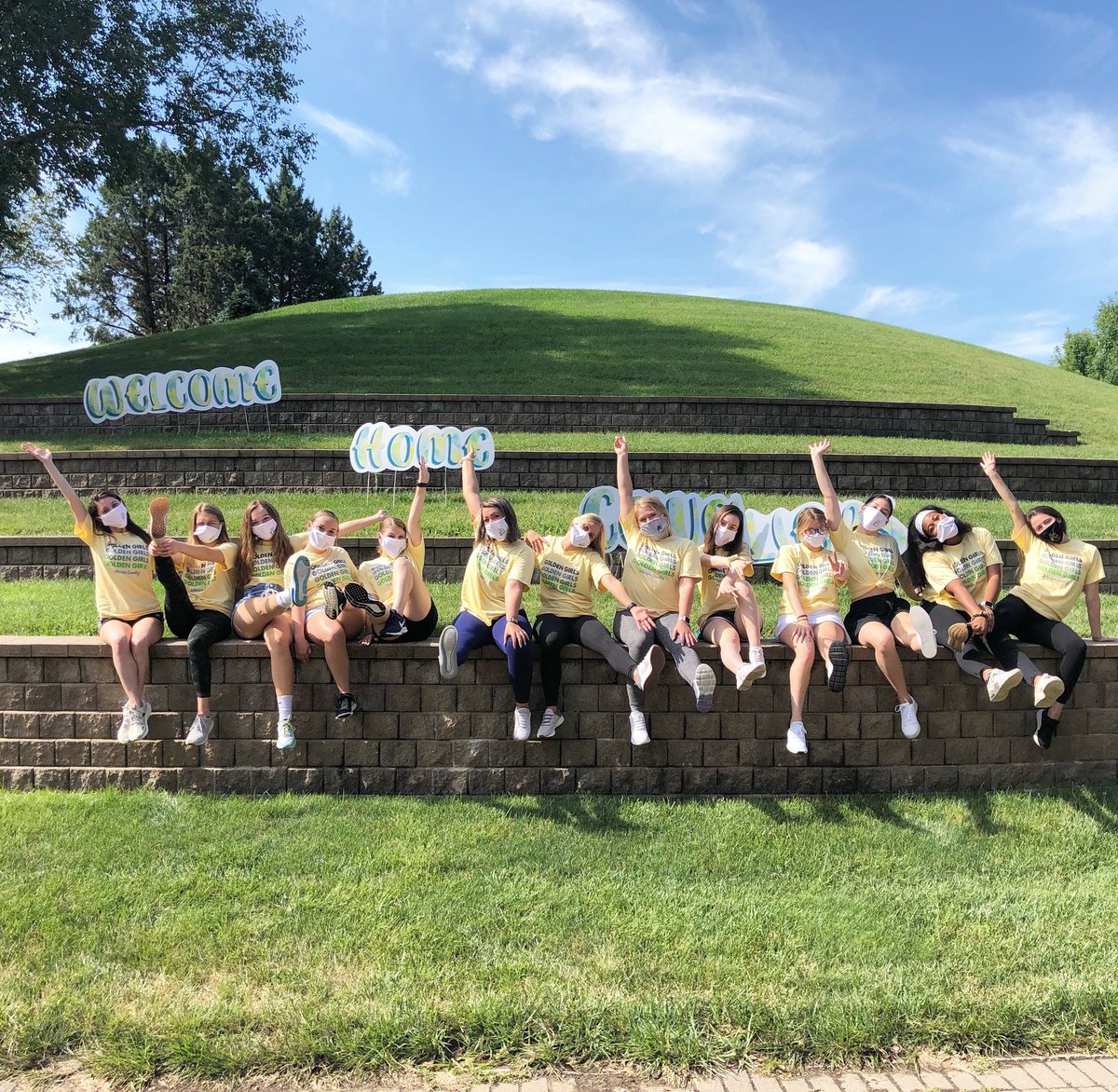 Loving our beautiful team on this beautiful day! 💛💛 #findthegood #bethegood