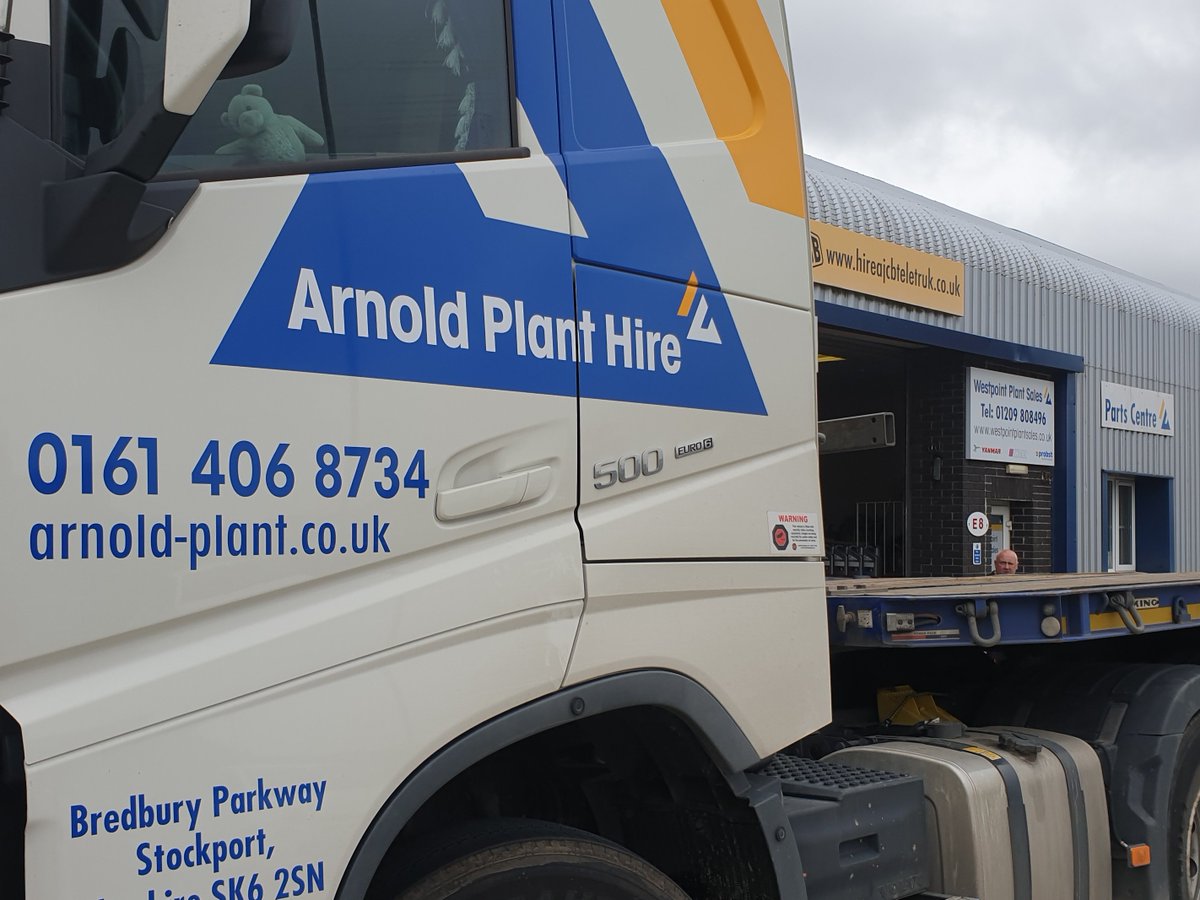 WESTPOINT01209's tweet photo. @loadingshovels drop in to @WESTPOINT01209 today. A few more buckets delivered expertly by Mark. Have a safe journey back from sunny Cornwall. 🌞🌞☀️🍦🍦. https://t.co/FS78l8nPqP