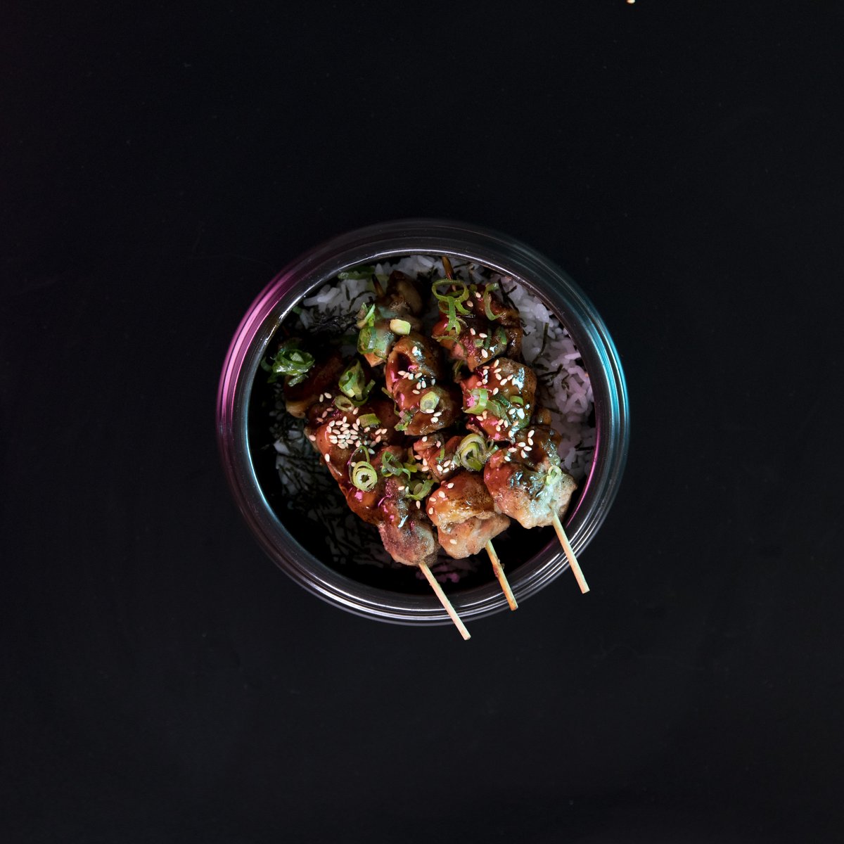 Una de #YakitoriDon para la mesa 3, ¿es la tuya? ¡Que lo disfrutes! 😁 #Kuraya