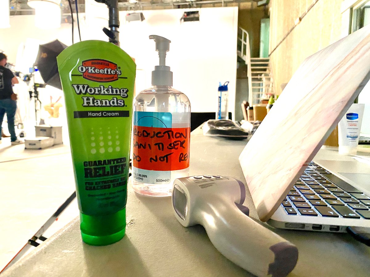 VELVET_FILM's tweet photo. On set with a helping hand from @okeeffes_uk working hands. Our Covid-compliant production sets are monitored by our Covid supervisor and offer live streaming options for clients and agencies to attend the shoot virtually.
#onset #bts #productionshoot #productioncompany https://t.co/fThTkGh5AG