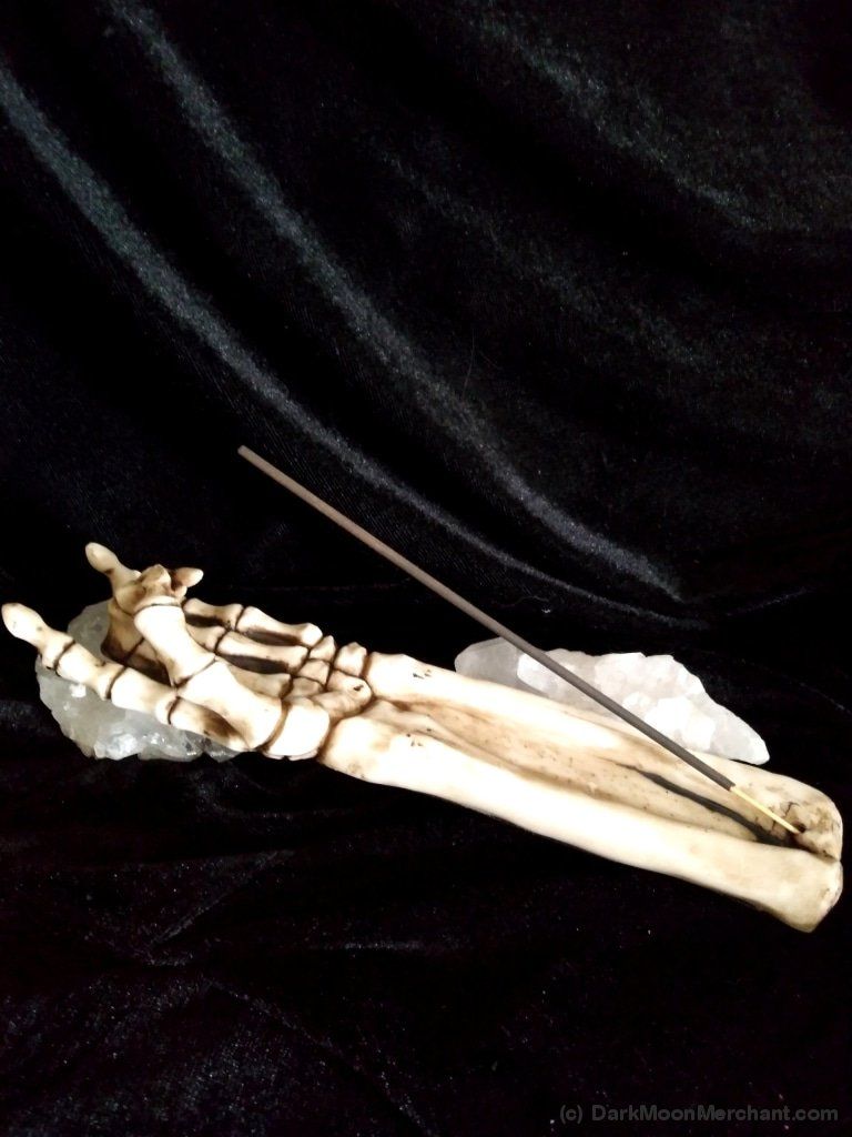 MerchantDark's tweet photo. Horns Up for Satan! This is a cool skeleton hand incense burner that's throwing the sign of the Beast. Perfect for burning stick incenses. Visit: https://t.co/VK1YzASKSo
#satanic #satanicritual #satanicmagic #occult #lefthandpathofsatan https://t.co/O8EwDU7oWO
