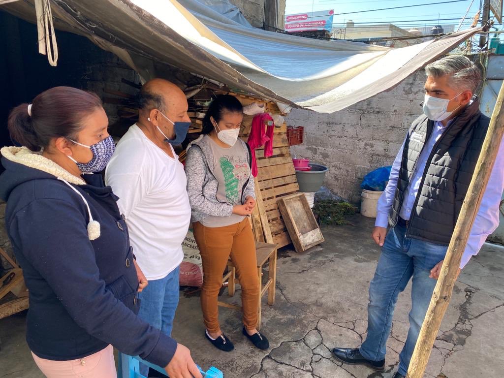 jorgegalileocv's tweet photo. Sumados a la extraordinaria iniciativa tanto de @alfredodelmazo como de nuestro secretario @alexfedezcam  #LaEscuelaCuentaContigo visitamos a MaríaDeLourdes #AlumnaRegularDeEPO90 le ofrecimos alternativas y apoyo para que #NoAbandonesTusEstudios. @israeljeronimol @SeducEdoMex https://t.co/0REQFz7M1A