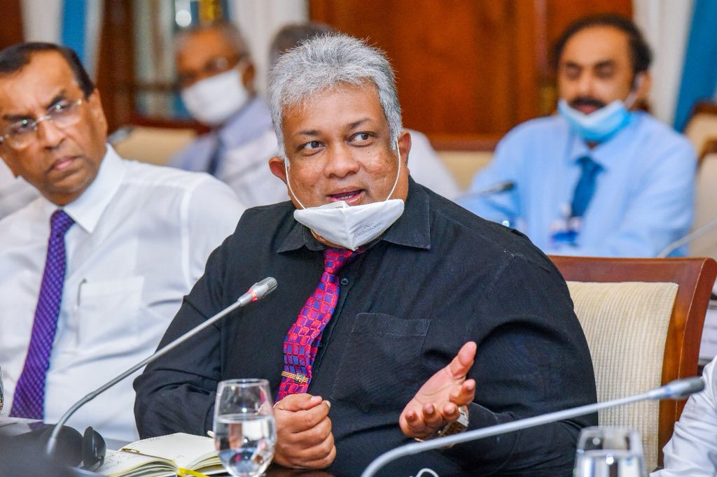 GotabayaR's tweet photo. අද (02) පැවති ඉඩම් කළමනාකරණ කටයුතු, රාජ්‍ය ව්‍යාපාර ඉඩම් හා දේපළ සංවර්ධන රාජ්‍ය අමාත්‍යාංශය සමඟ හමුවේදී පහත කරුණු  විමසන ලදී.

-ඉඩම් ප්‍රතිපත්තිය සංශෝධනයට
-ඉඩම් සංවර්ධනයෙන් පසු වෙනත් පාර්ශ්වයන්ට පැවරීමට බැහැ
-ප්‍රයෝජනයට නොගත් LRC ඉඩම් සංවර්ධනට පියවර
-තරුණ ව්‍යවසායකයන්ට ඉඩම් 
#LKA https://t.co/Gz2qOr5TzS