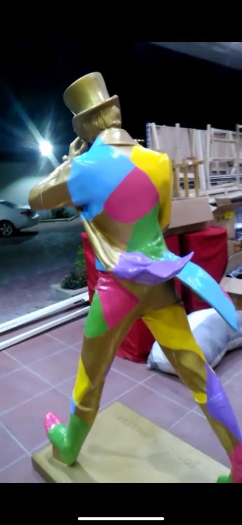 Buttergirlll's tweet image. This is what a 21st century striding man should look like 🔥 Vibrant and colourful not stuck in 1820. Here are colours to explore for people participating in the #JWStridingManChallenge #JohnnieWalkerAt200