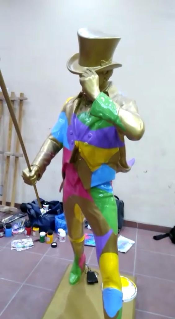 Buttergirlll's tweet image. This is what a 21st century striding man should look like 🔥 Vibrant and colourful not stuck in 1820. Here are colours to explore for people participating in the #JWStridingManChallenge #JohnnieWalkerAt200