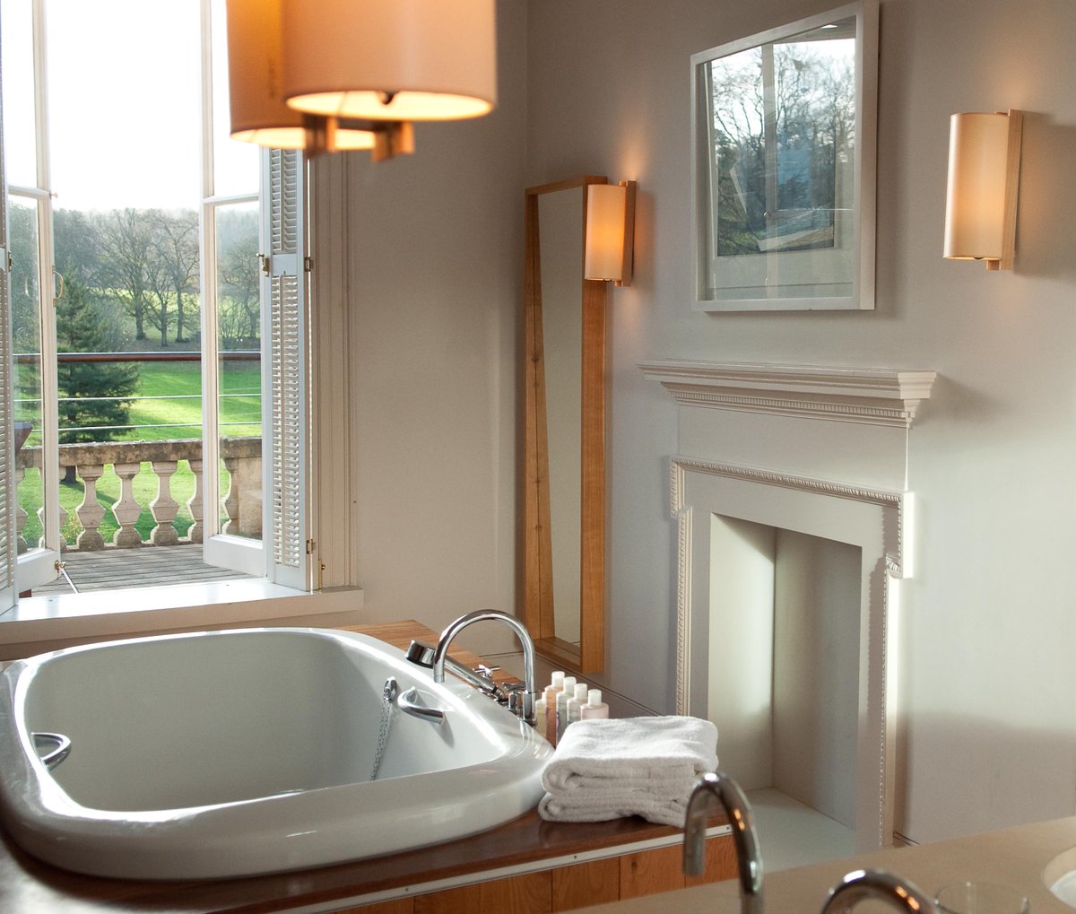Enjoy a soak with someone special in your very own oversized bathtub - perfect for a romantic retreat. Explore our rooms and find the perfect place to spend some time away via our website: cowleymanor.com #spoilyourself #luxuryhotels #ukhotels #ukbreak #shortbreaks