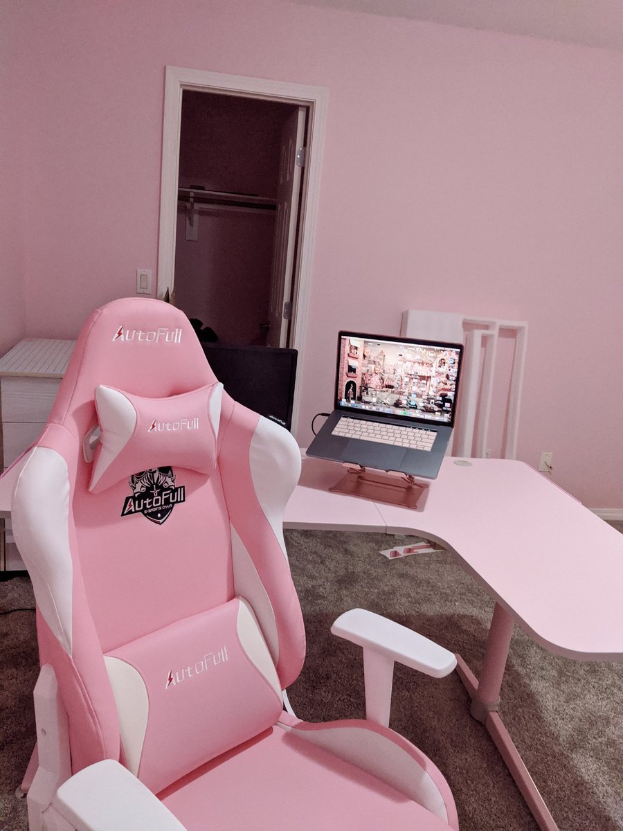 Cute_Data's tweet image. Officially moved in! Painted the office pink myself after the guy I asked for a quote told me &quot;what do you do, sell Barbies for a living? Because unless you&apos;re selling Barbies for a living pink isn&apos;t really an office color&quot; 😂😂💖💕 #ThisIsntEvenMyFinalForm 😂🙃