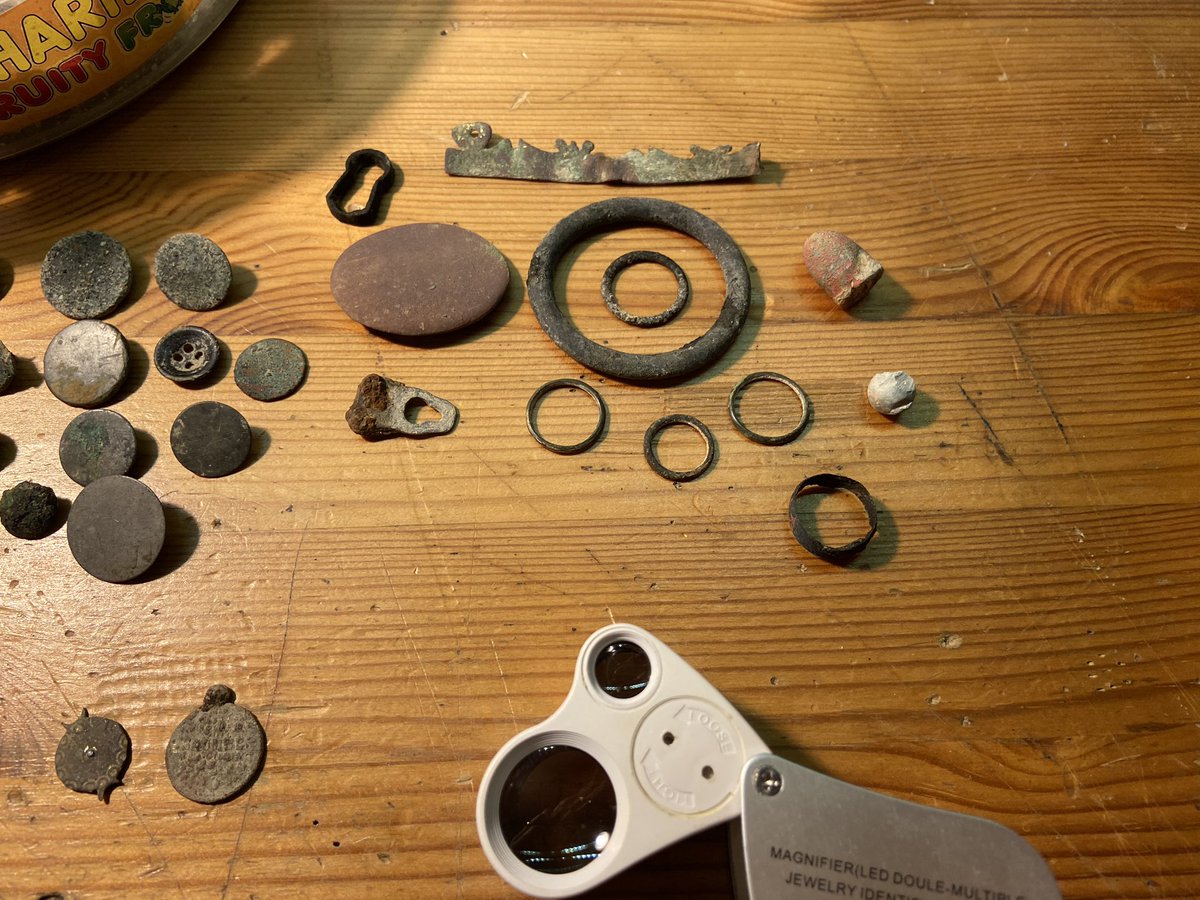 LittleJohn_RC's tweet photo. Tis Treasure from Trash time again. Combined all my finds from the last two adventures. Some nice buttons and had a nice lead gaming token today π #TreasureFromTrashTime #MetalDetectingUK #Silver #MedievalButtons #LeadGamingToken https://t.co/5KHYo0y0yf