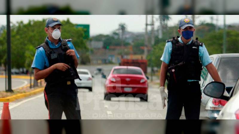 DesurApure35's tweet photo. Supervisan en Lara cumplimiento de la cuarentena https://t.co/EGiXRYizaC  #ElRegresoDelNecio #UnidadPatriotaParaVencer https://t.co/AimgBQnipP https://t.co/BYxoW7Kk0J