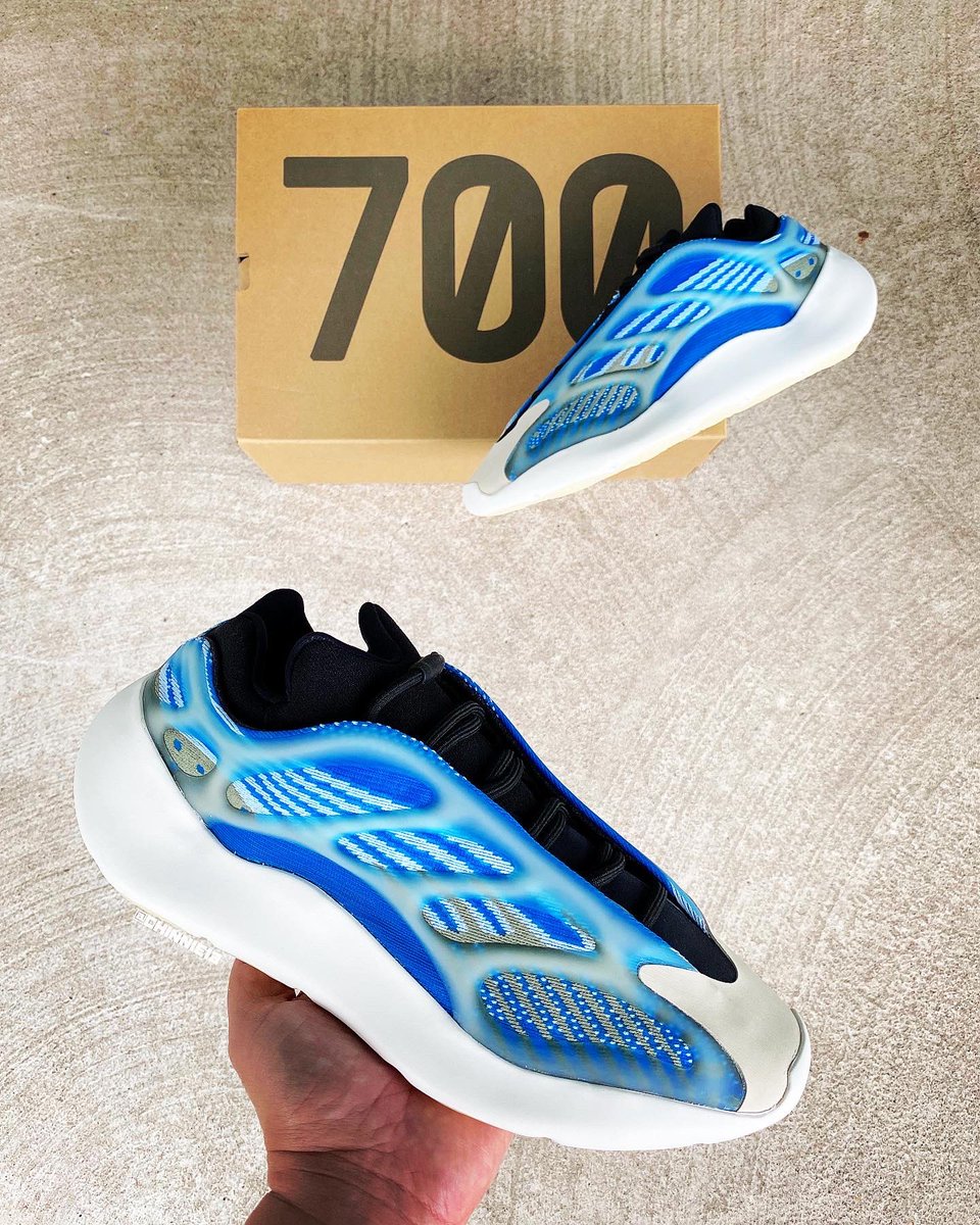 adidas yeezy 700v3 arzareth