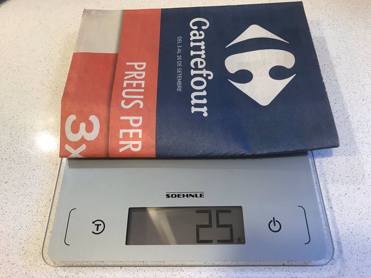 nomaspapel's tweet photo. Hoy @CarrefourES vuelve, con su supuesto compromiso medioambiental, a enviar una revista de 25g (1,2kg en mi edificio). Aunque la palma se la lleva @elcorteingles con sus 61g (casi 3kg en mi edificio) de publicidad... (~4,2kg en total)
#nomorepaper #nomaspapel #stoppapel https://t.co/UbzyY84tMa