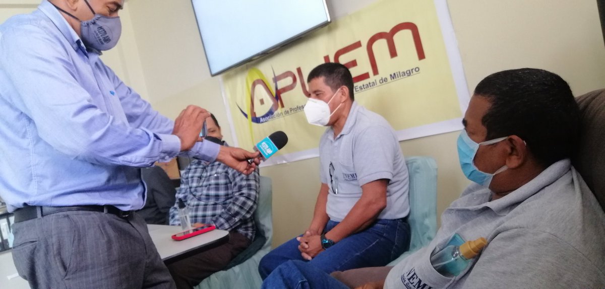 APUEM1's tweet photo. Con rueda de prensa, pdtes de asociación docente, trabajadores y empleados administrativos de @UNEMI_ec comunican del plantón a desarrollarse el 4 sept que demanda el pago puntual de sueldos. #PagaNuestrosSueldosYa. @Lenin https://t.co/ix2hnNxy7V