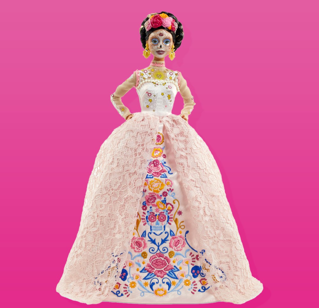 toysruscanada's tweet photo. Barbie™ celebrates Dia De Muertos with a collectible doll inspired by the time-honoured holiday. https://t.co/wiQoMi8obR
#Barbie #Collector #DiaDeMuertos #LetsPlayCanada https://t.co/Ih3UNmZf8b