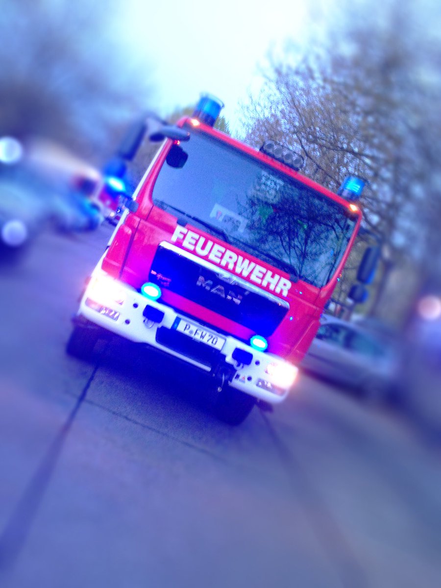 FwPotsdam's tweet photo. 📟Zu gleich zwei Brandeinsätzen 🔥 auf einmal wurden wir heute Nachmittag gerufen.
Zu einem #Wohnungsbrand in der #Innenstadt und zu einem #Gebäudebrand in #Babelsberg.
#BF, @FFBornstedt und #FFBornim 🚒🚒➡️ Innenstadt
#FFBabelsberg, #FFZentrum und #FFDrewitz 🚒🚒➡️ Babelsberg https://t.co/xoaqMGuwsn
