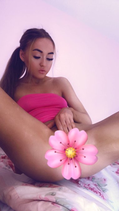 I do not hold back on my onlyfans😈😈 https://t.co/LojAofrfoh